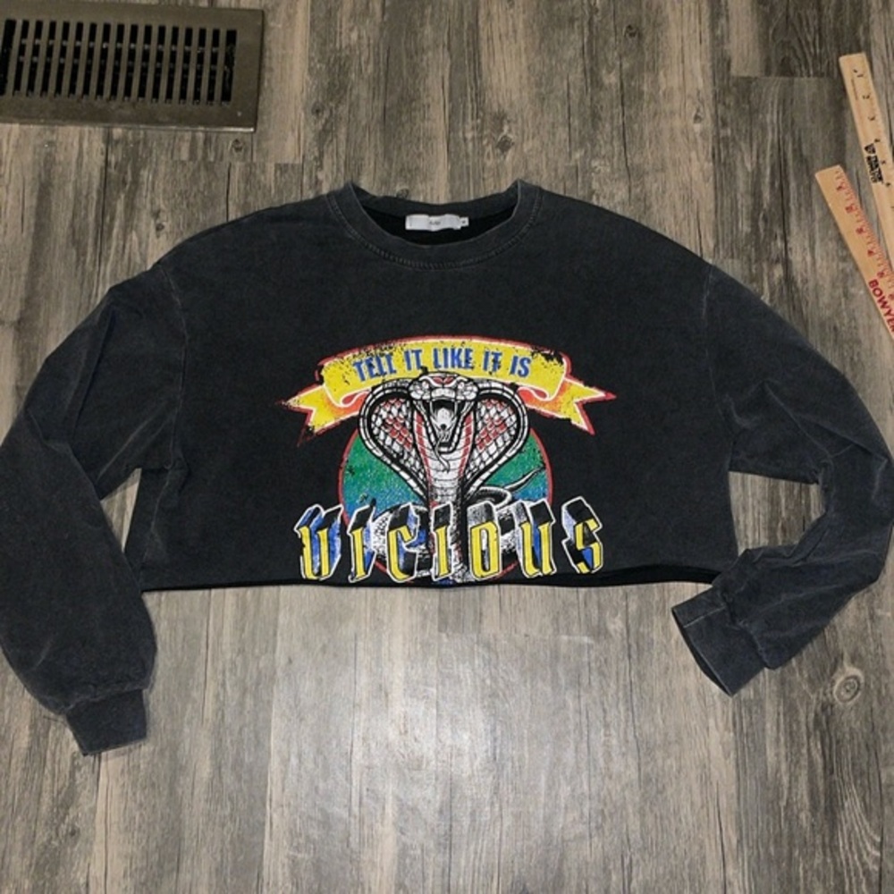 Cropped Graphic long sleeve woman’s top - medium